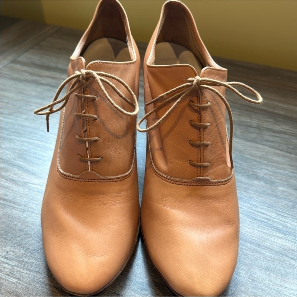 Women’s Repetto Paris Peach/Tan soft leather lace up wedges. Size EU 41